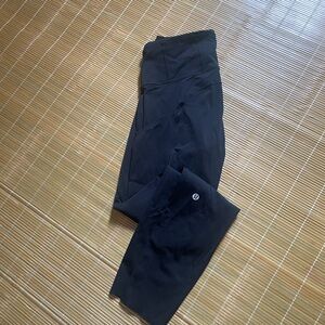 Lululemon woman legging size 6(no tag)